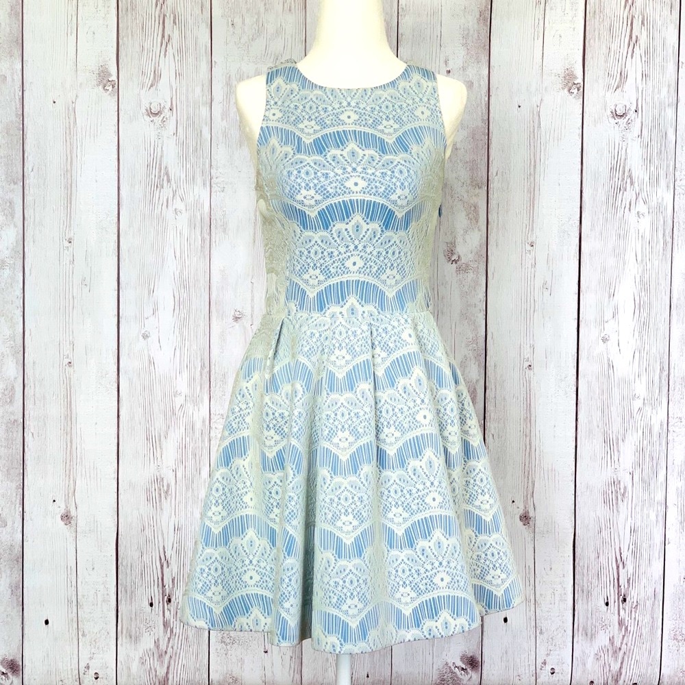 Cute little blue and white Aqua dress 💎